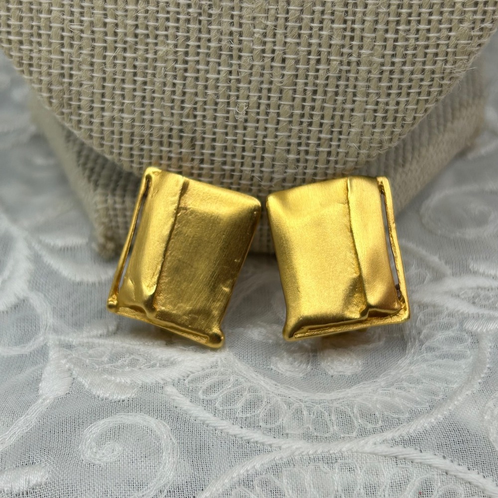 Vintage Tanner Gold Tone Chunky Clip Earrings 80s Glam Regency Modernist Office